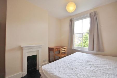 4 bedroom semi-detached house to rent - Photo 2