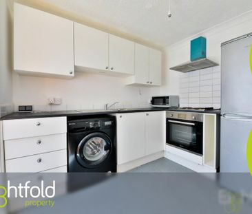 3 bedroom flat to rent - Photo 5