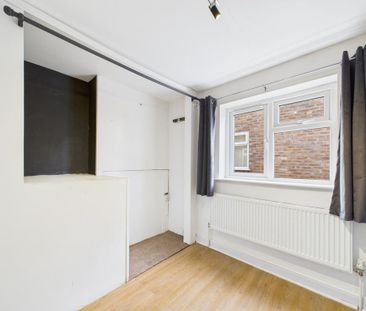 3 bedroom semi-detached house to rent - Photo 6