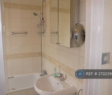 1 bedroom in a flat share to rent - Photo 6