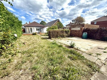 3 bedroom detached bungalow to rent - Photo 4