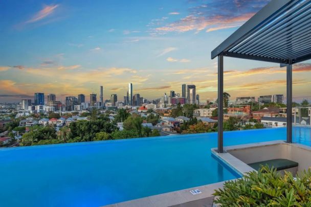 Luxury 3-Bedroom Apartment with Rooftop Skydeck & Infinity Pool - Photo 1
