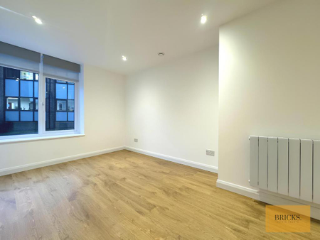 2 bedroom flat to rent - Photo 2