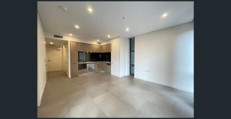 Fully Furnished 1 Bedroom + Large Study Apartment in Light House - Photo 5