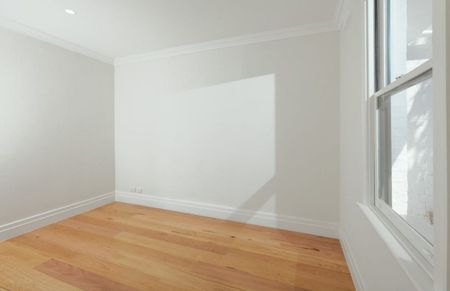 STUNNING HOME IN DESIRED LOCATION - Photo 3