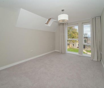 2 bedroom flat to rent - Photo 2