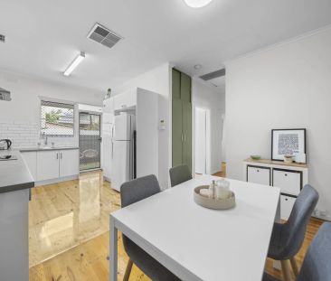 Fully Renovated Two Bedroom Unit - Walking Distance to Jetty Road - Photo 5