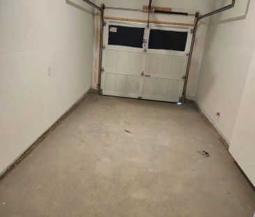 Detached Home For Lease | E9056430 - Photo 4