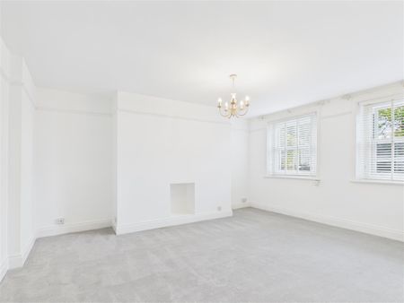 A 2 Bedroom Flat in Overton Park Road, Cheltenham - Photo 2