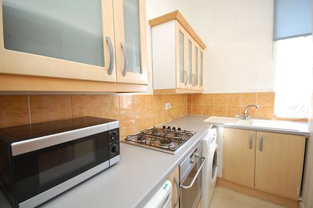 2 bedroom apartment to rent - Photo 2