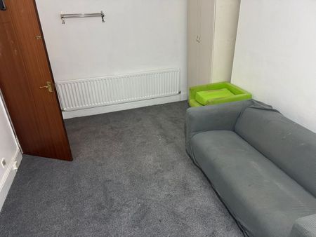 3 Bed Terraced House, Boundary Road, E13 - Photo 4