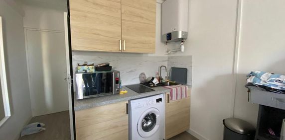 Location Appartement 1 pièce 15m² LYON 7ème - Photo 2