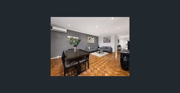 Spacious 3-bedroom / 2-bathroom unit in Caulfield | FLARE REAL ESTATE - Photo 1