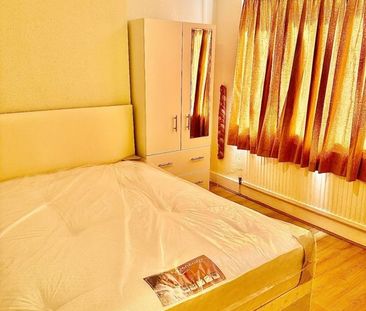 Room in a Shared Flat, Renters Avenue, NW4 - Photo 5