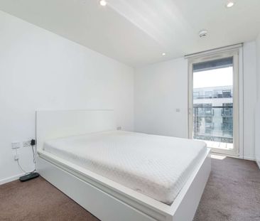 Bright & spacious one bedroom apartment overlooking Regent's Canal. - Photo 5