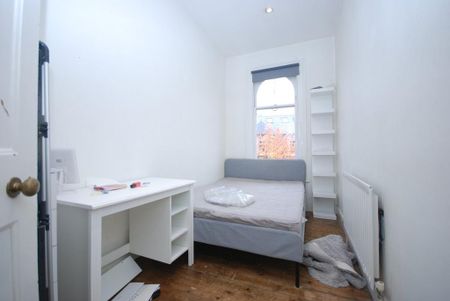3 bedroom flat to rent - Photo 3
