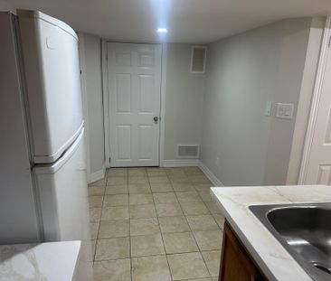 For Lease - 31 Harbourtown Crescent, Brampton, Ontario - Photo 4