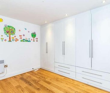 Alexander House, Royal Quarter, KT2 - Photo 1