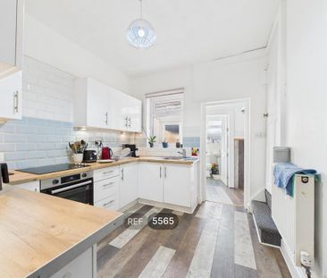 2 bedroom terraced house to rent - Photo 4