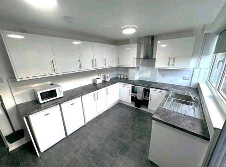 1 bedroom in a house share to rent - Photo 4