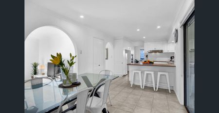 Large 5 bedroom Family Home in the heart of Cleveland - Available 24/12/25 - Photo 3