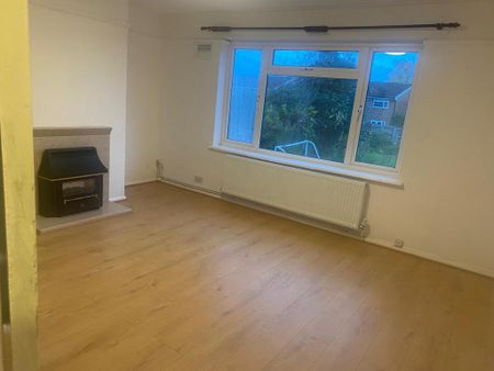 3 bedroom flat to rent - Photo 2