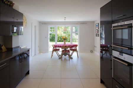 5 bedroom detached house to rent - Photo 4