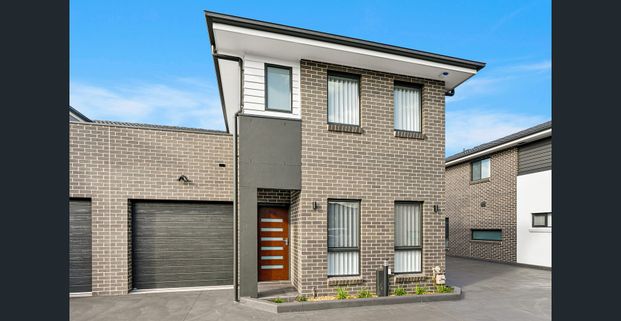 Contemporary townhouse - Photo 1