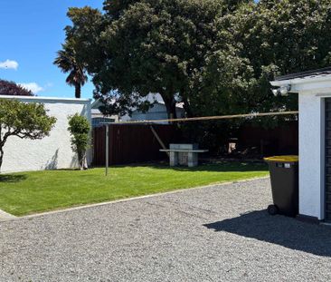 Low maintenance, close to town - Photo 3