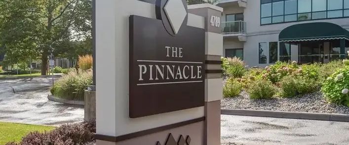 PINNACLE BUILDING WATERFRONT LIVING! | 4789 Riverside Drive East, Windsor - Photo 1