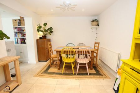 3 bedroom semi-detached house to rent - Photo 3