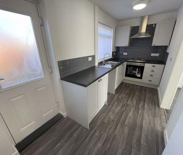 2 bedroom semi-detached house to rent - Photo 5