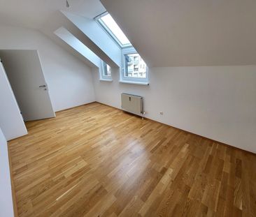 Schöne Dachgeschoss Wohnung - Photo 4