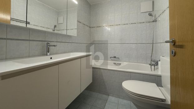 QUIET, LIGHT-FLOODED AND FULL OF CHARM - Photo 1