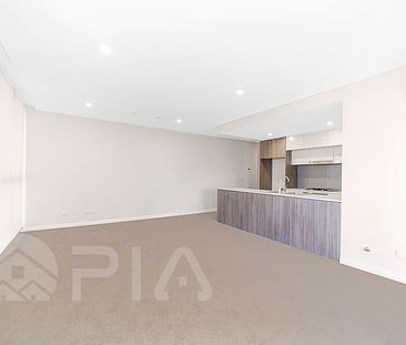 Modern Spacious Apartment, walking distance to the station - Photo 1