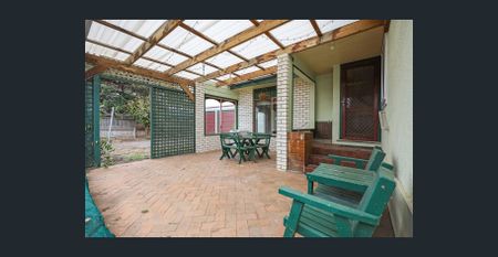 3 Bedroom Home in Ideal Location! - Photo 2