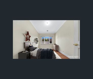 Spacious Family Home in a Prime Craigieburn Location! - Photo 5