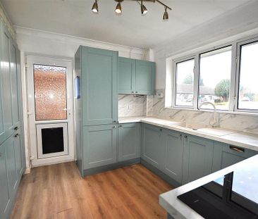 2 bedroom semi-detached bungalow to rent - Photo 6