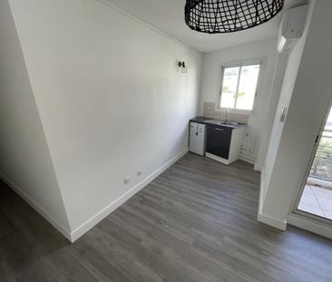 Location Appartement 1 pièce 22m² ST DENIS 97400 - Photo 2