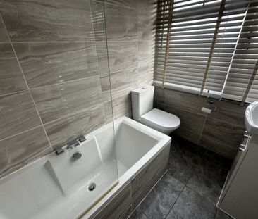 Ambrose Avenue - Photo 2