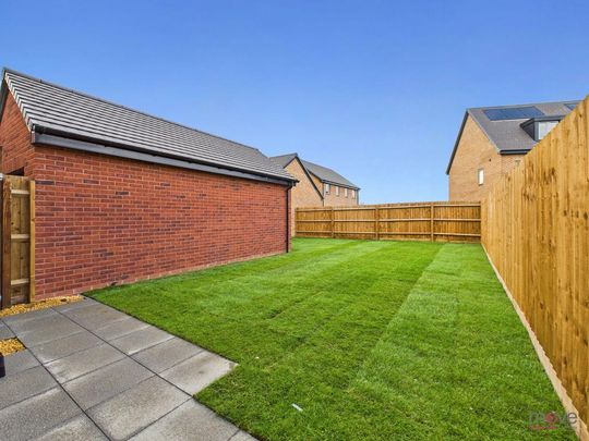 4 bedroom semi-detached house to rent - Photo 1