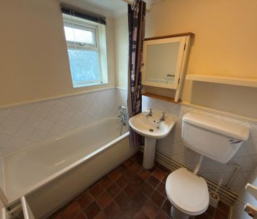 2 bedroom end of terrace house to rent - Photo 5