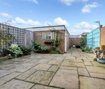 3 bed mid-terraced house to rent in Dolphin Way, Rustington, BN16 - Photo 1