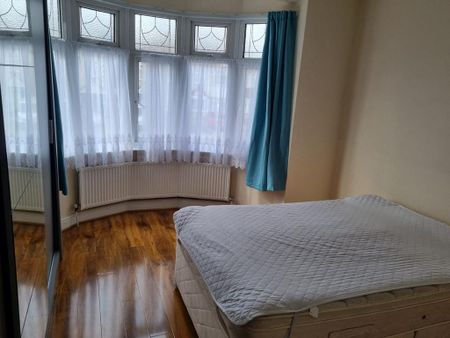 3 bedroom terraced house to rent - Photo 5