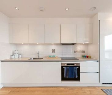 Modern 2-Bedroom, 2-Bathroom With En-suite Apartment in Wembley Cen... - Photo 3