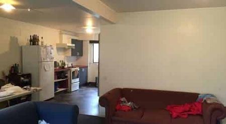 Sunny 6 bedroom flat in prime location - Photo 4