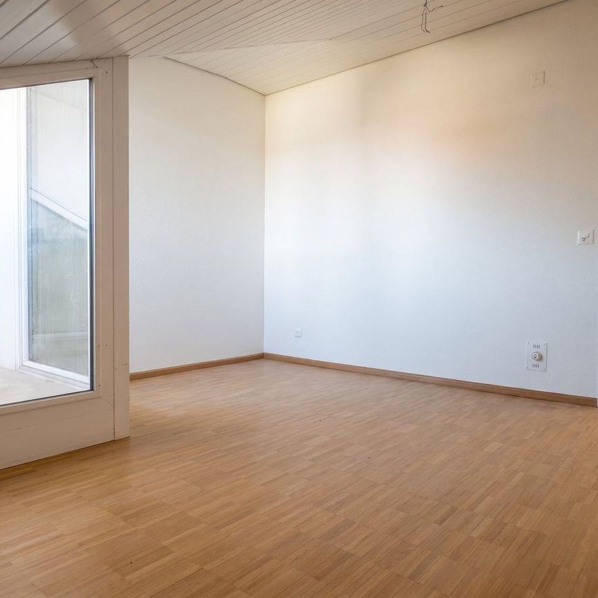 Top-Preis! Geräumige 4.5-Zimmer-Dachwohnung in Frenkendorf - lichtd... - Photo 1