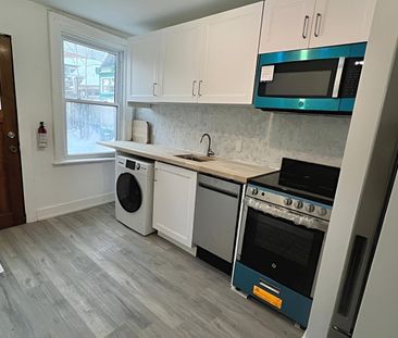 For Lease - 457 Queen Street Unit# Main, Toronto, Ontario - Photo 2
