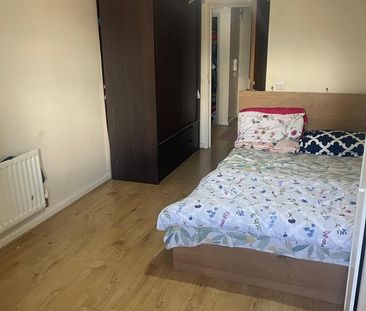 2 Bed Flat, Iliffe Close, RG1 - Photo 3