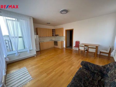 Byt 2+kk/balkon/sklep k dlouhodobému užívání - Fotografie 2